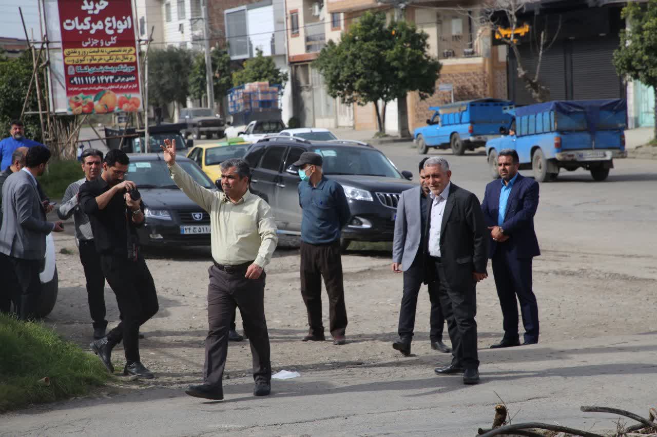 پس از 15 سال یکی از مشکلات اساسی اهالی شهرک امام خمینی با حضور میدانی شهردار حل شد .