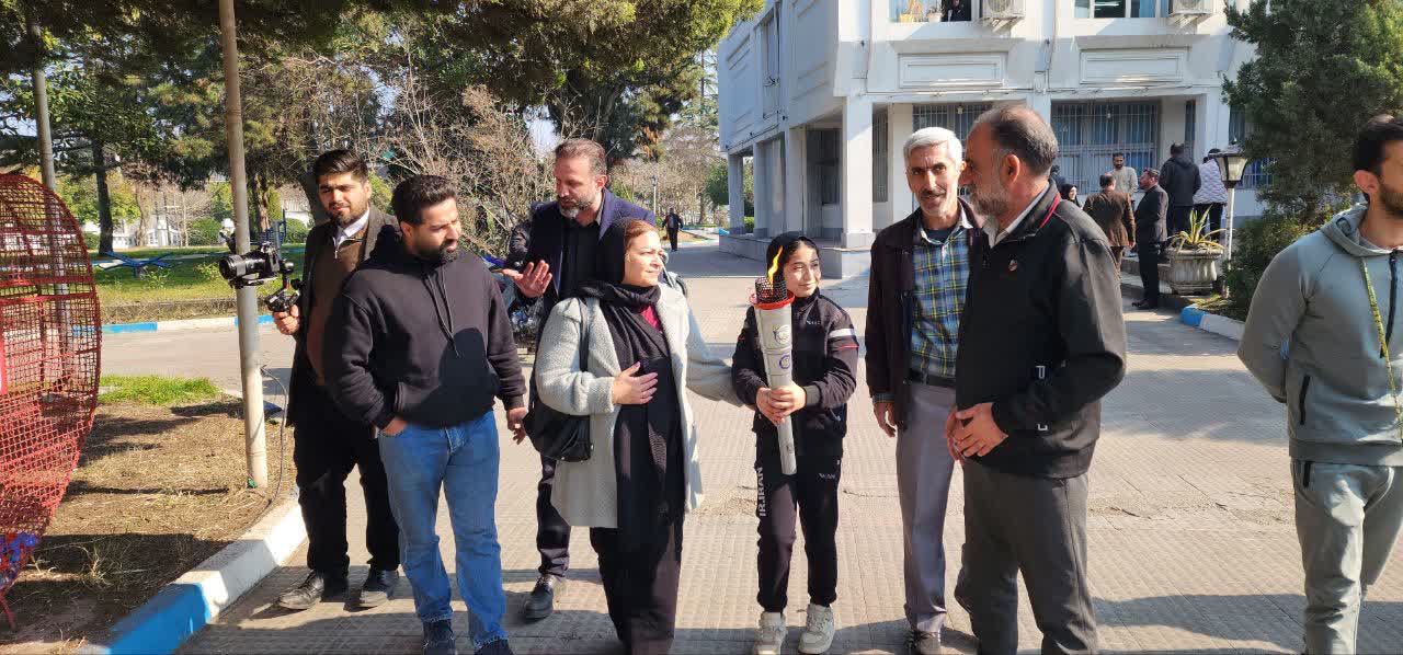 حمل مشعل سومین المپیاد فرهنگی ـ ورزشی کارگری جام کار و تلاش استان در شهرداری بابل