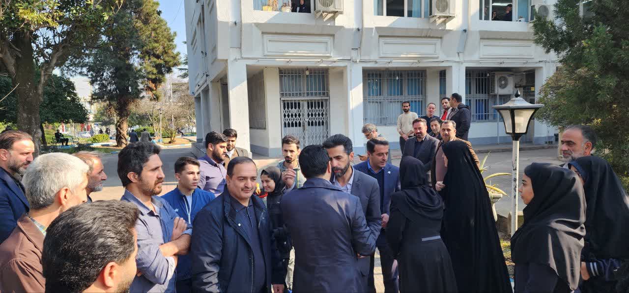 حمل مشعل سومین المپیاد فرهنگی ـ ورزشی کارگری جام کار و تلاش استان در شهرداری بابل