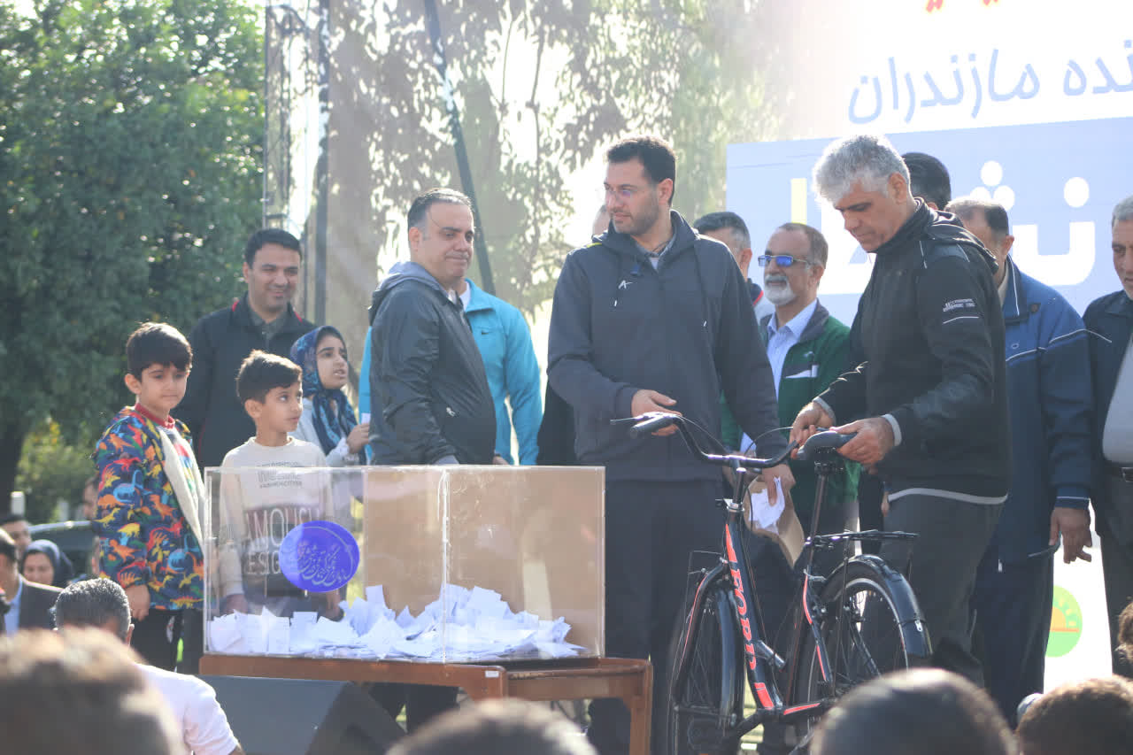 پیاده روی خانوادگی در بابل برگزار شد .
