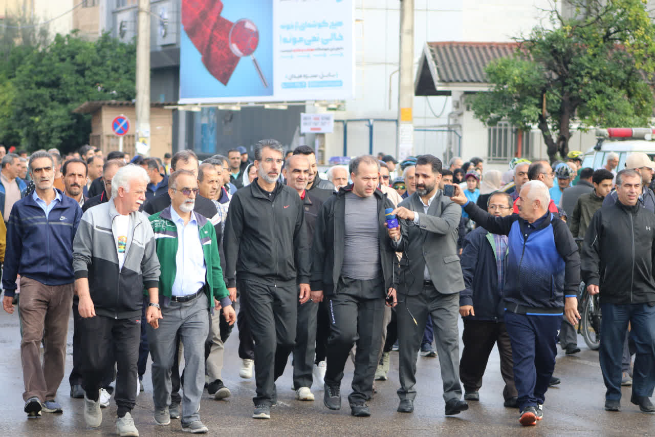 پیاده روی خانوادگی در بابل برگزار شد .