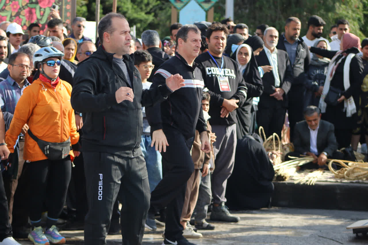 پیاده روی خانوادگی در بابل برگزار شد .