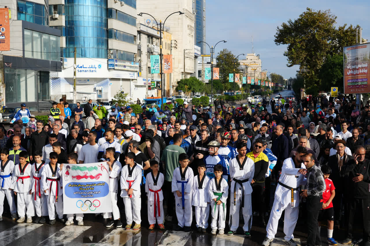 پیاده روی خانوادگی در بابل برگزار شد .