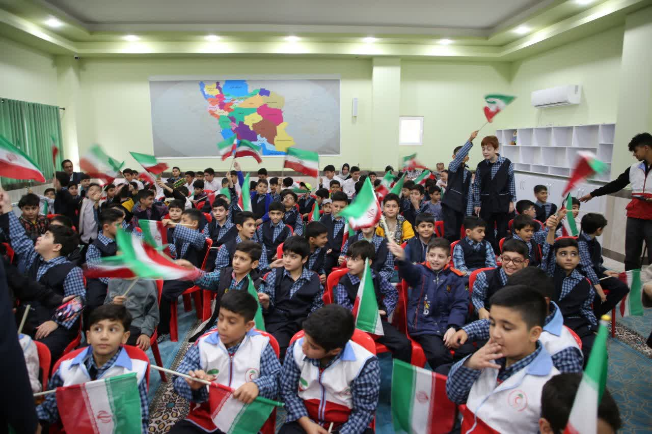 آیین نواختن زنگ آغاز سال تحصیلی با حضور استاندار مازندران در بابل همزمان با بازگشایی مدارس