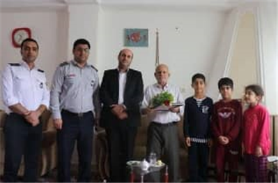 مدیرعامل سازمان آتش نشانی بابل و هیئت همراه با حضور در منزل تعدادی از همكاران بازنشسته، با آنان دیدار كردند.
