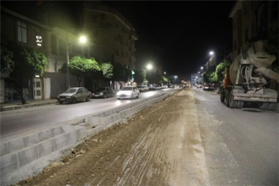 به گزارش روابط عمومی شهرداری بابل، شب گذشته مهدی کیانی شهردار بابل بهمراه معاونین ومدیران شهرداری از آغاز عملیات شبانه روکش آسفالت خیابان ایت الله روحانی بازدید کردند