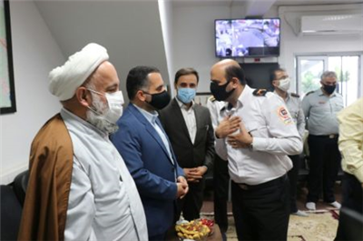 سید مجتبی حکیم شهردار بابل و حجت الاسلام والمسلمین روحانی امام جمعه معزز بابل در لحظات  آغازین روز هفتم مهر ماه با حضور در سازمان  آتش نشانی ضمن گرامیداشت این روز با  آتش نشانان دیدار و گفتگو کردند.
